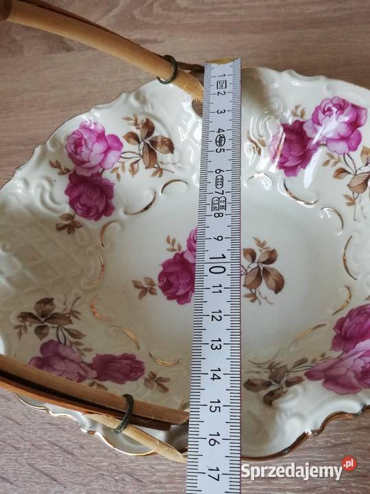 Porcelanowy koszyczek w róże Ropa