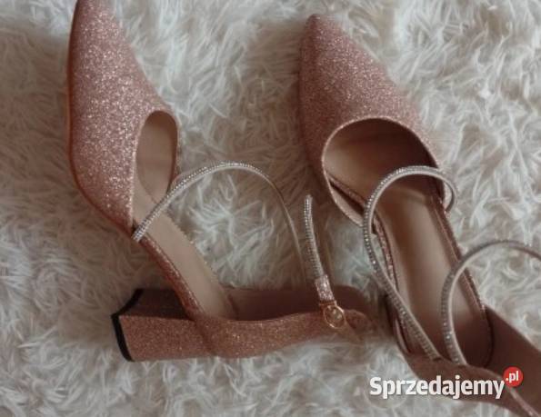 41 Złote bogato zdobione czółenka wieczorowe z Kraków