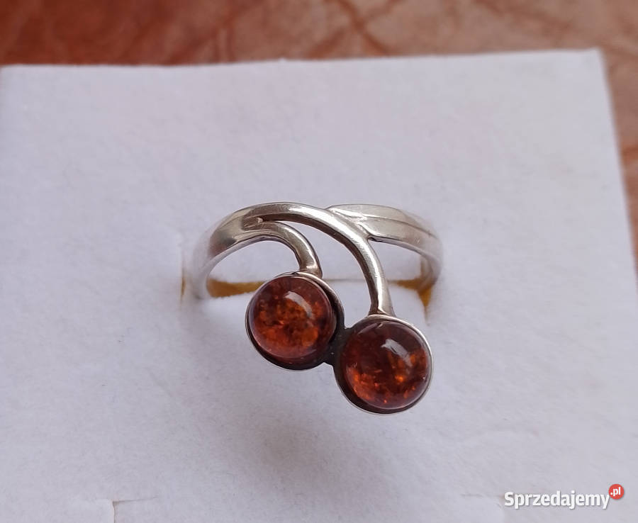 pierścionek srebrny z bursztynami Suwałki