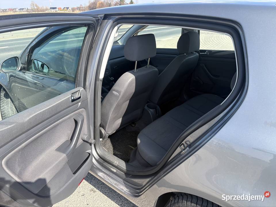 Piękny GOLF V 14fsi 1400cm3 Rabowice