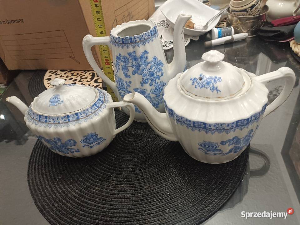 Stara porcelana z sygnaturami wykopaliska