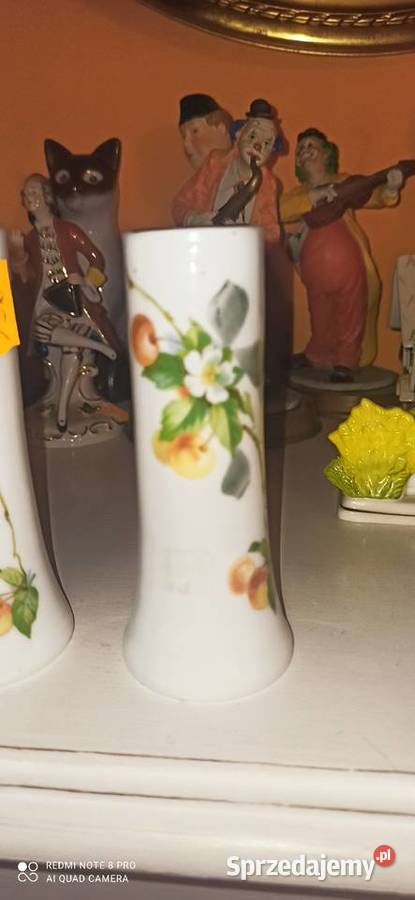 Wazonik wazon Białe szkło Piękna gałązka wiśni Gdańsk