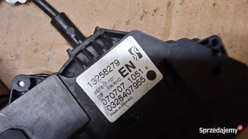 OPEL CORSA D 5D ZAMEK DRZWI PRZÓD PRAWY 6PIN osobowe Zbierkowo
