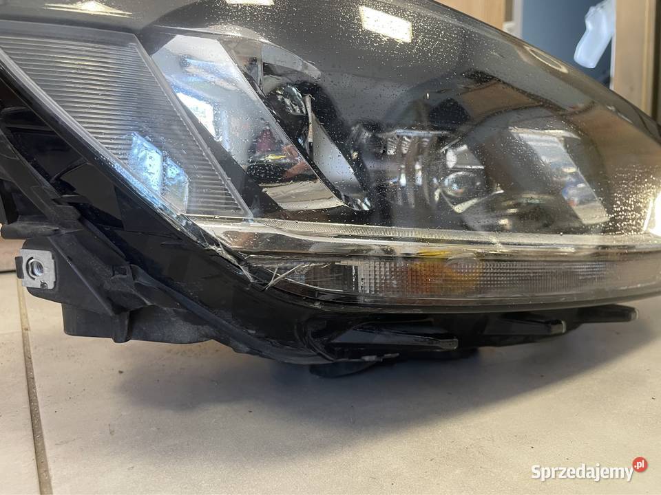 Volkswagen Sportsvan reflektor prawy xenon Kozubszczyzna sprzedam