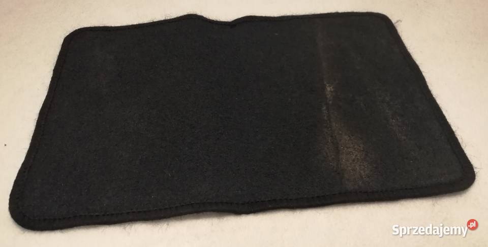 Dywanik samochodowy czarny wycieraczka 30 x 44 Czeladź