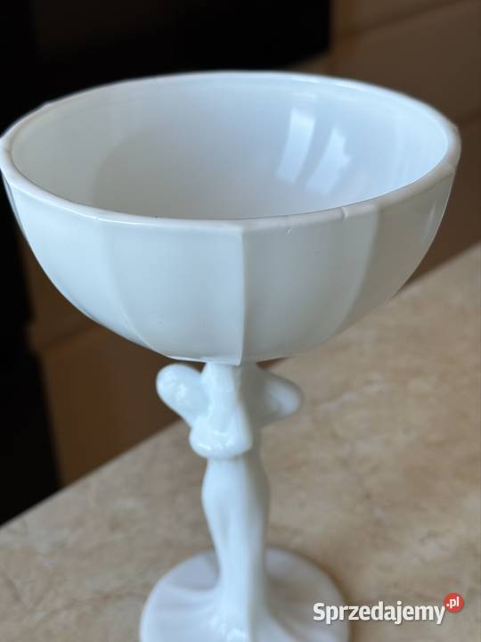 Cukiernica z figurą kobiety Ząbkowice