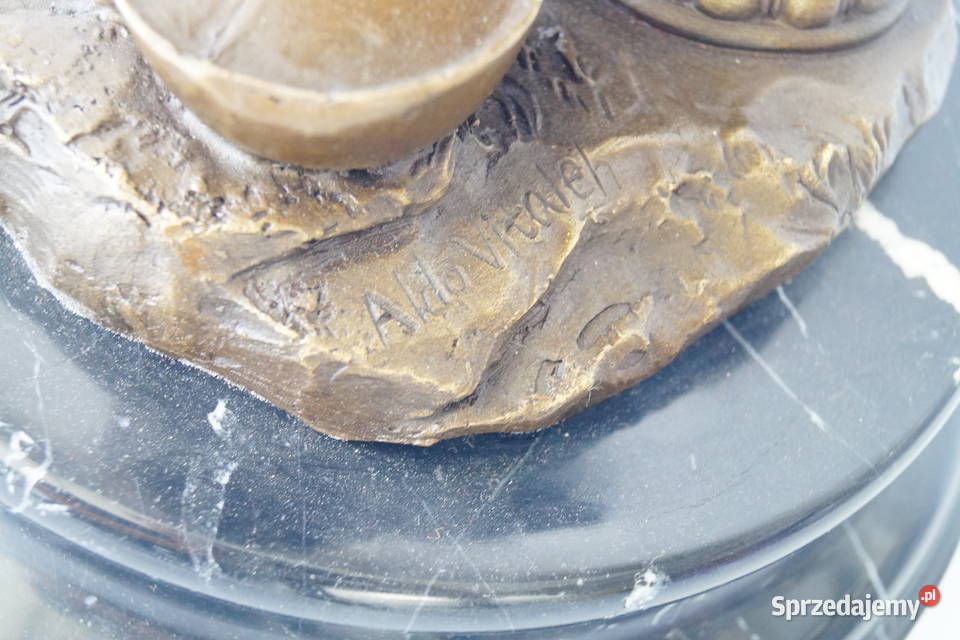 Kobieta filarze figura z brązu rzeźba secesja wielkopolskie Gizałki