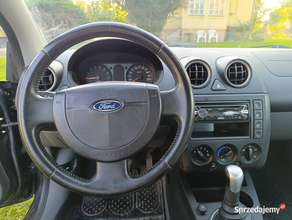 Ford Fiesta 16 benzyna Rok produkcji 2002 lubelskie Trawniki