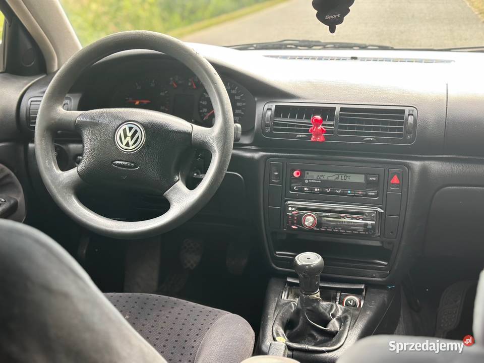 VW Passat B5 czarny sedan 19 TDI 110 sprawny Rok produkcji 1999 Passat
