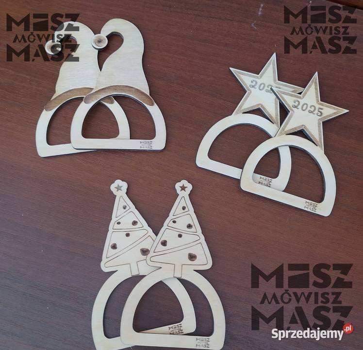 Pierścień drewniany z motywem bożonarodzeniowym Rękodzieło