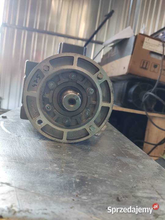 Motoreduktor prosty kryzowy 400V 018kW 48obrmin Libusza