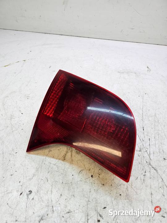 LAMPA LEWY TYŁ W KLAPĘ AUDI A4 B7 AVANT Przystajń