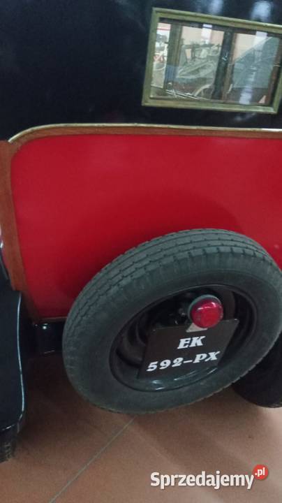 Samochod zabytkowy Renault KJ 1923r Pawłosiów