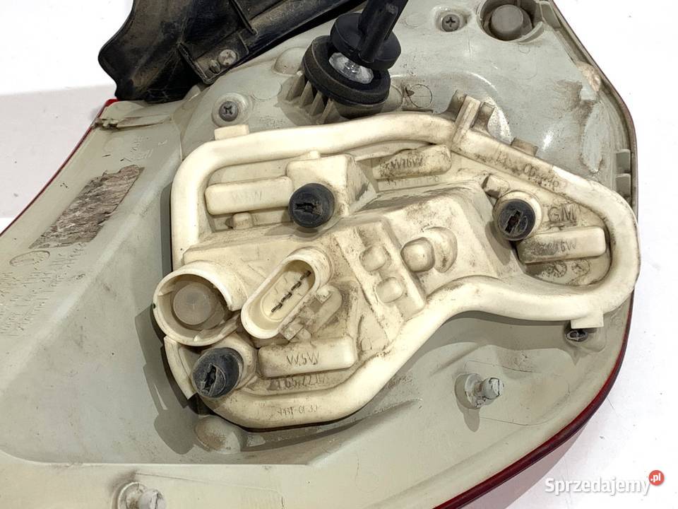 LAMPA PRAWY TYŁ OPEL ASTRA J Hatchback 0915