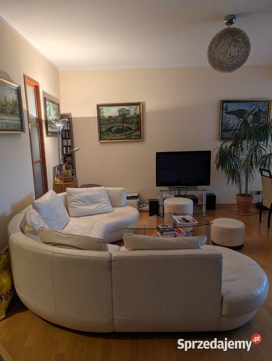 Włoska Kanapa Natuzzi w zestawie z pufami i