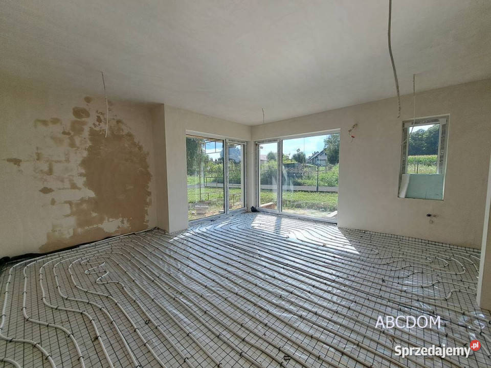 Budynek o nowoczesnej brylegaraż5 pokoi ogródek małopolskie Tomaszowice