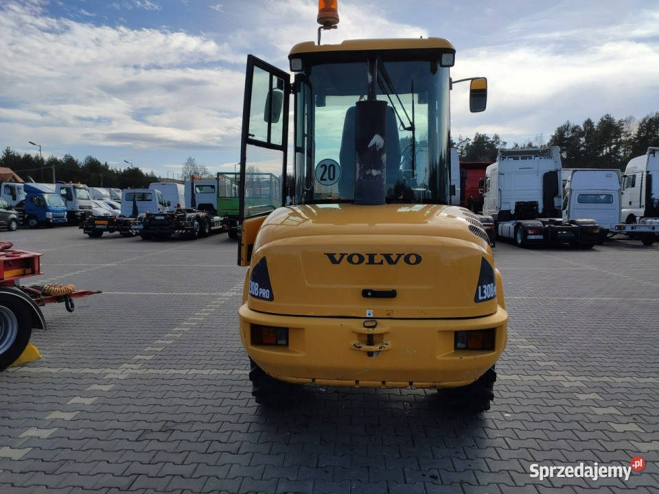 średnia kołowa Volvo L30B Pro Unikat Stan 5380 Rok produkcji 2013 Widełki