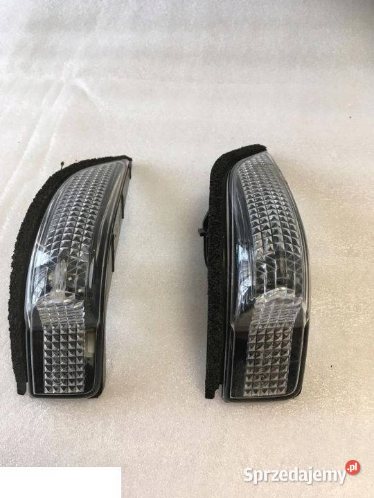 TOYOTA YARIS III KIERUNKOWSKAZ MIGACZ LUSTERKA R Kozubszczyzna