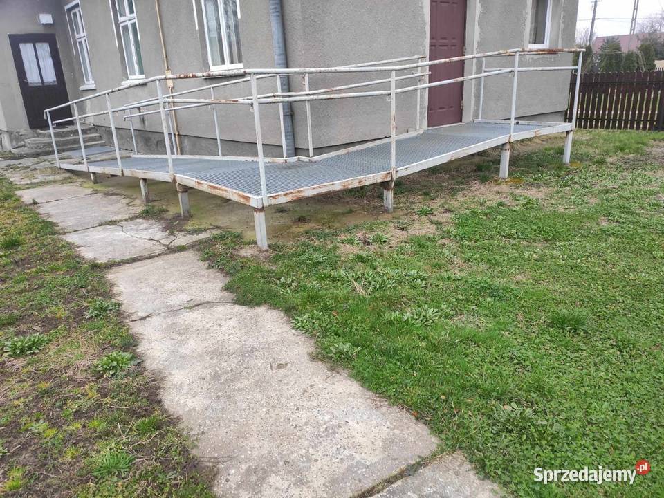 Podjazd stalowy osoby niepełnosprawnej Trześń