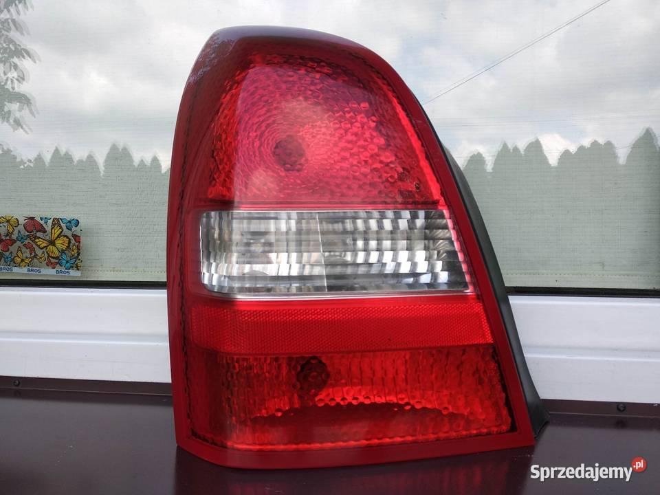 Nissan Primera P12 sedan lampa tył tylna lewa osobowe łódzkie Sieradz