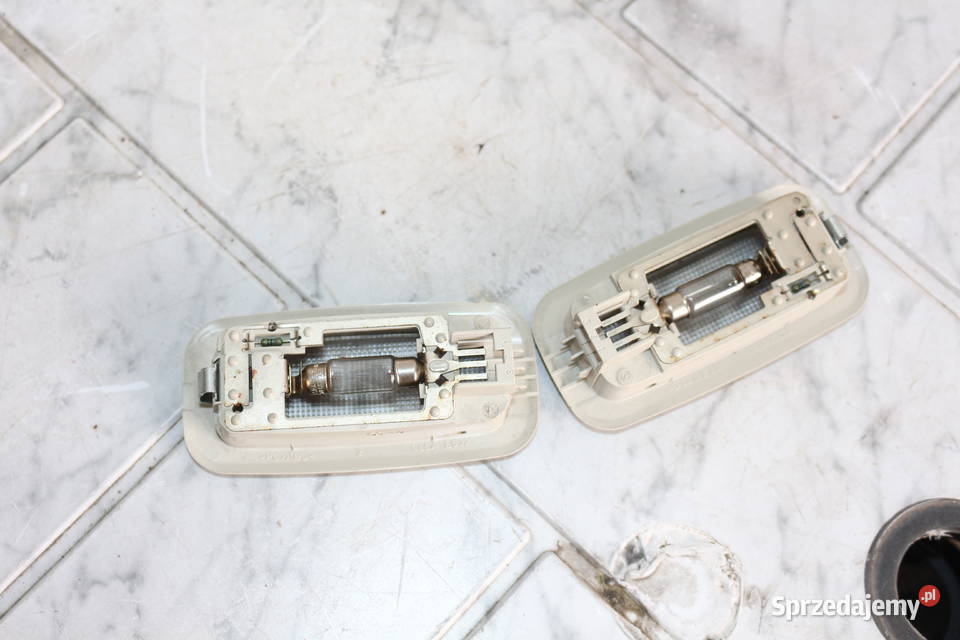 FIAT CROMA 2 LAMPKA PODSUFITKI 735306195 Wyposażenie wnętrza sprzedam