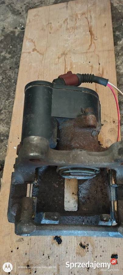 Tylny zacisk hamulcowy elektryczny Passat CC Części montażowe dolnośląskie Lubin