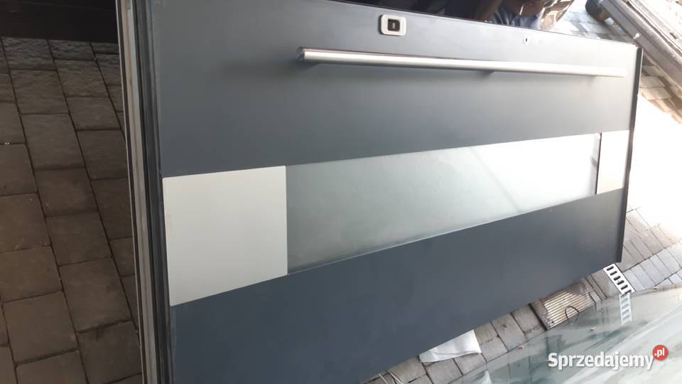 Drzwi wejściowe aluminiowe trzyszybowe
