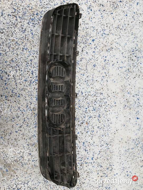 Grill Audi A3 8 L Sitno