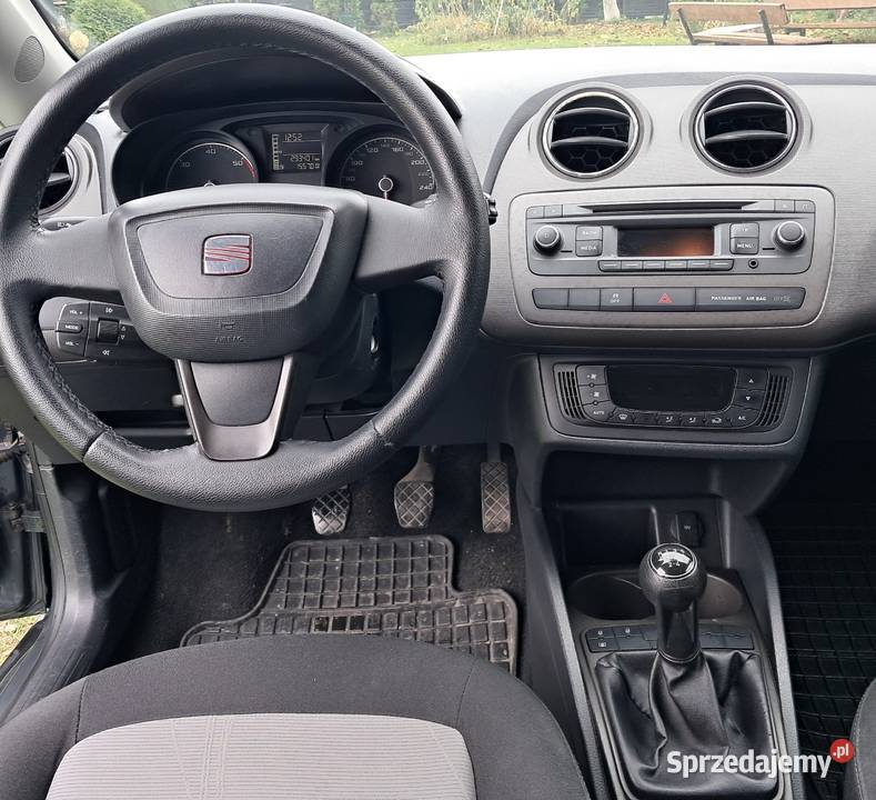 Zadbane auto SEAT Ibiza 2013 produkcji Radom