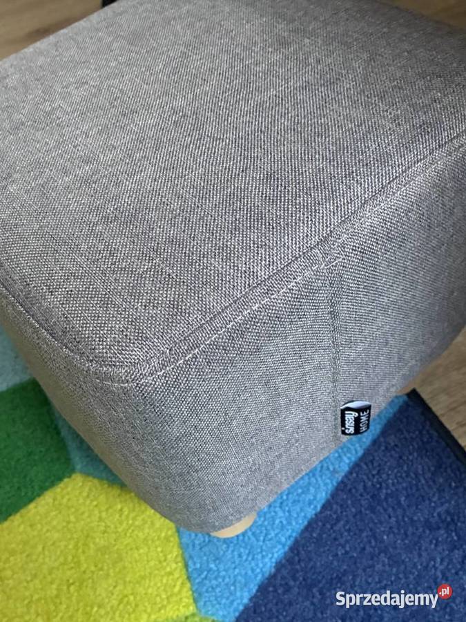 Stolik dziecięcy IKEA 2 pufy Sinsay dziecięce Banino sprzedam