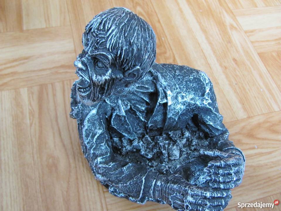 figurka wampira zombi straszna duża podstawka Zamość sprzedam