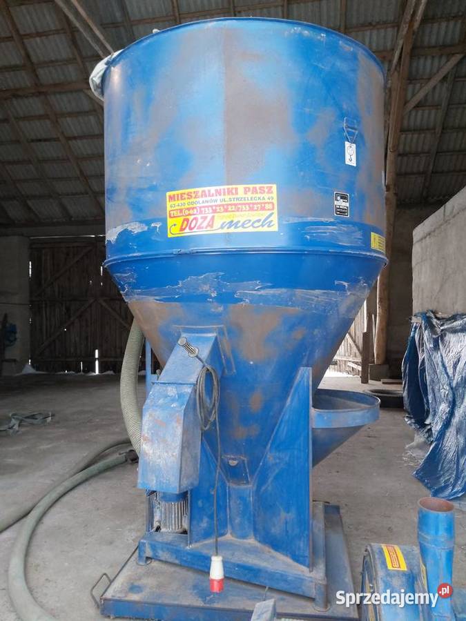 Mieszalnik pasz ze śrutownikiem Dozamech Dobierzyn