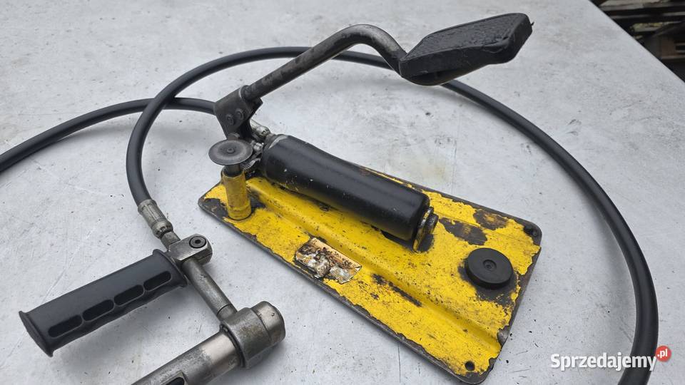 Prasa hydrauliczna nożna do rur REHAU