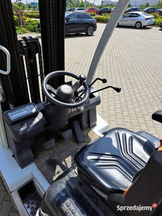 Czołowy wózek widłowy Unicarriers DX32 gaz Poznań