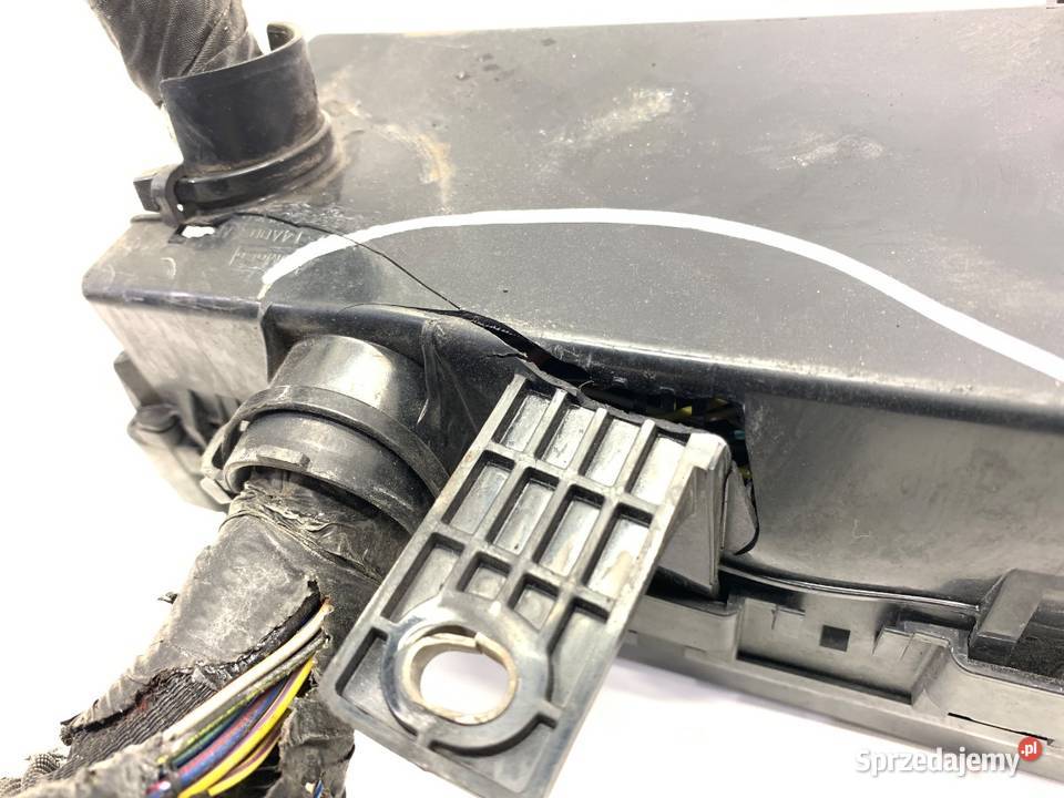 SKRZYNKA BEZPIECZNIKÓW FORD MUSTANG V osobowe Skrzynki bezpieczników