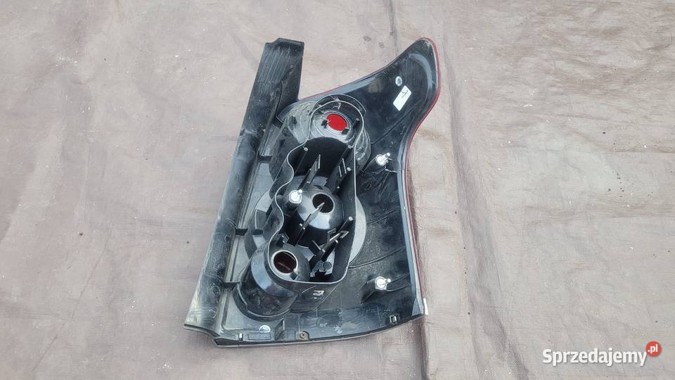 TOYOTA AVENSIS T25 LIFT FL KOMBI LAMPA LEWA TYŁ Ruda Śląska sprzedam