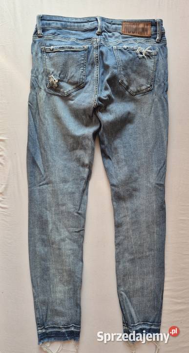 Spodnie jeansowe szarpane z dziurami
