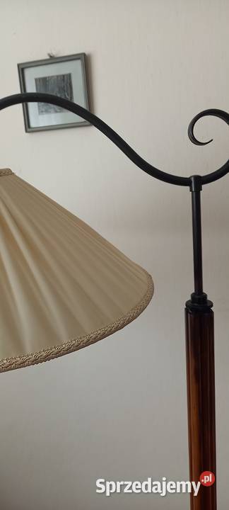 Drewniana lampa podłogowa ze stolikiem ruchome sprzedam