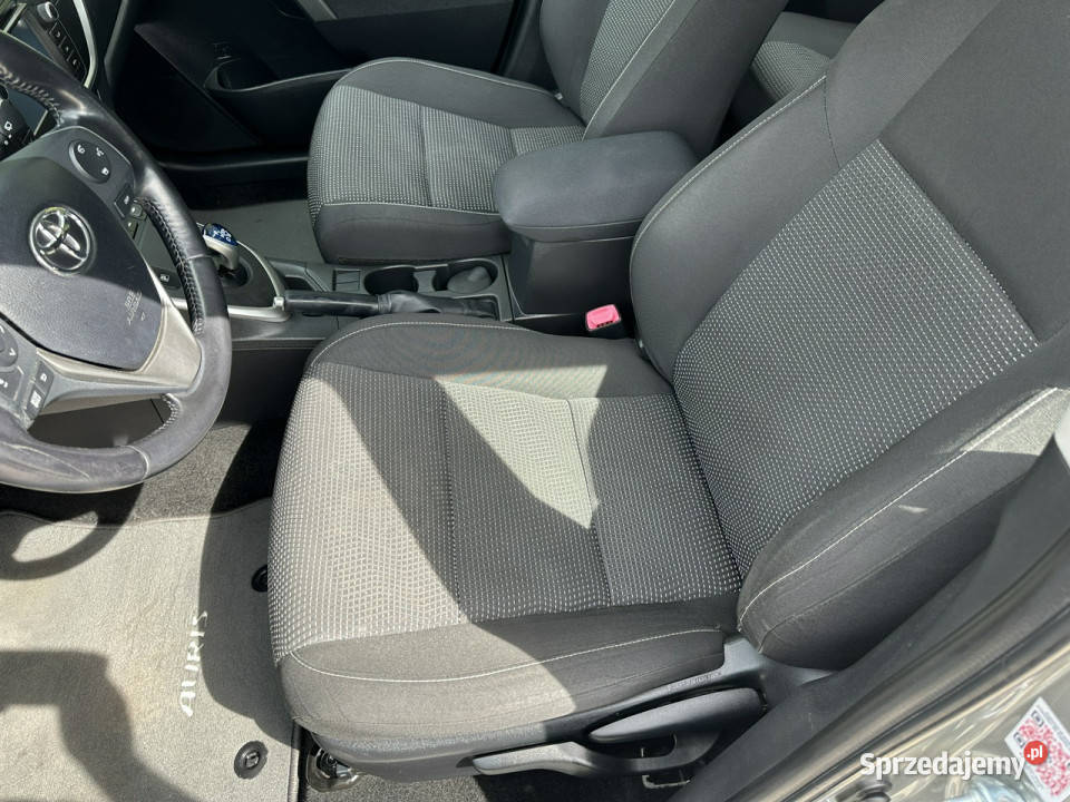 Toyota Auris Hybryda niski przebieg oryginalny nieuszkodzony Poznań