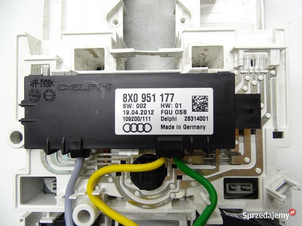 LAMPA OŚWIETLENIE KABINY PODSUFITKI AUDI Q3 8U osobowe małopolskie