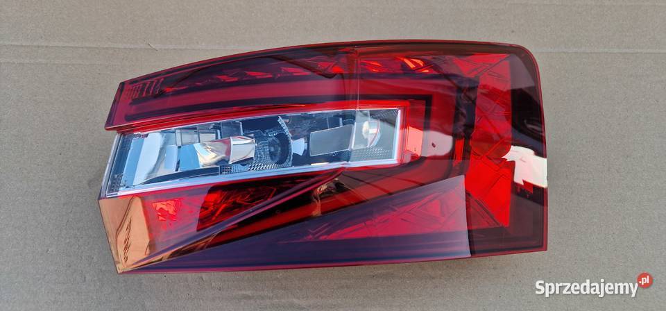 SKODA SUPERB III 3 KOMBI LAMPA TYLNA TYŁ PRAWA Bieleń sprzedam
