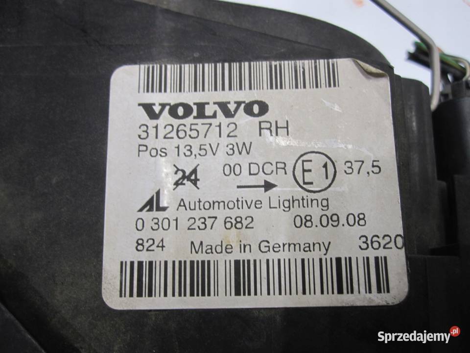 VOLVO V50 lampa prawa przód 31265712 XENON osobowe Kielce