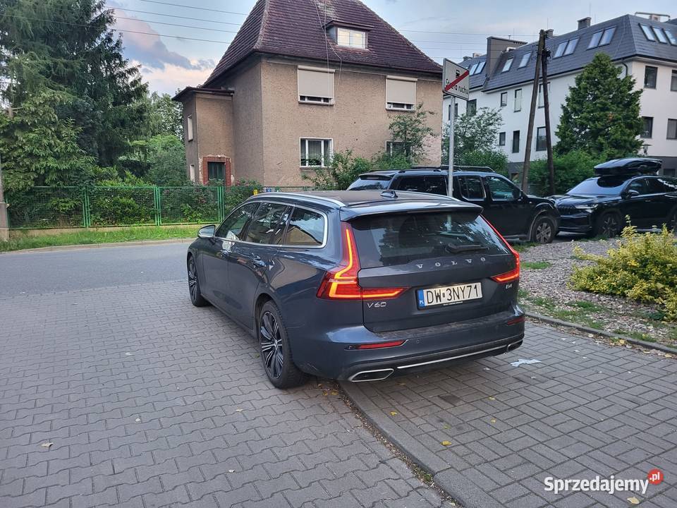 V60 221 Mild Hybrid Diesel wyposażenie premium 1969cm3