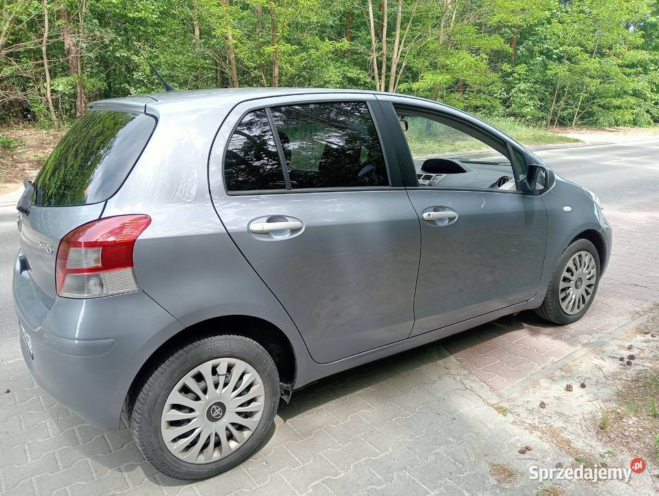 Toyota Yaris 13 benz 2010r 5 drzwi Poniatowa