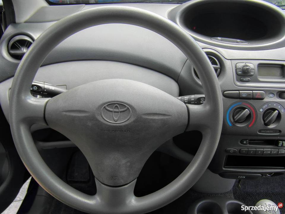 Toyota Yaris 10 wersja 3drzwiowa Brzoskwinia