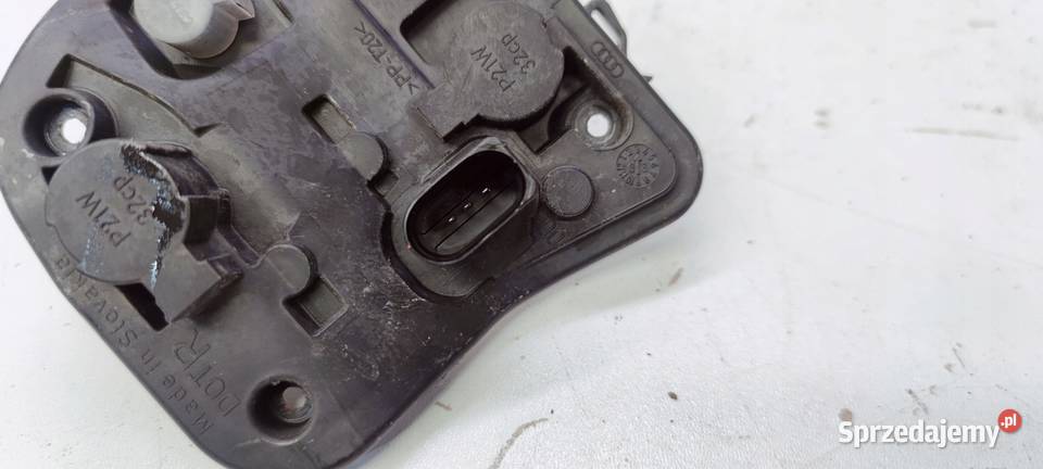 WKŁAD LAMPY PRAWY TYŁ BŁOTNIK AUDI A4 B8 166964 Przystajń