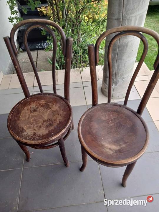 Dwa gięte przedwojenne krzesła
