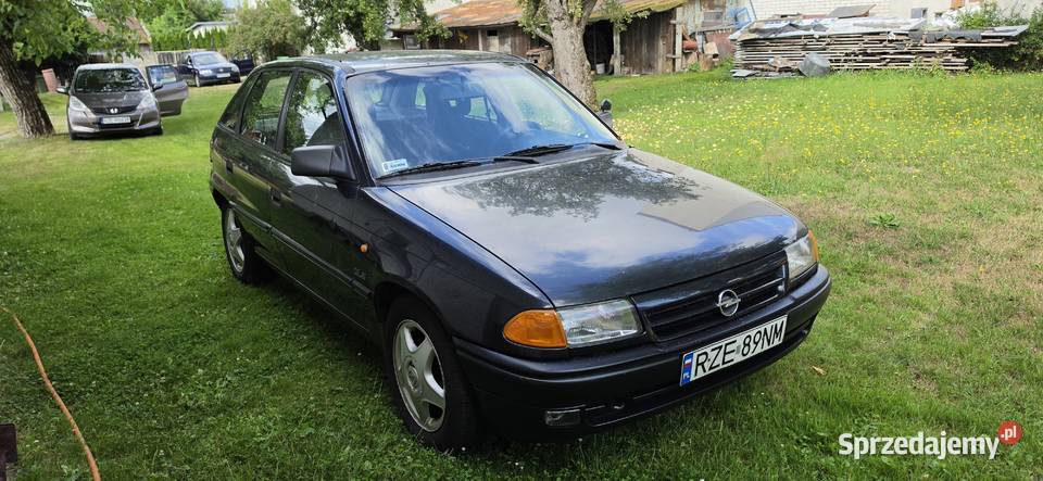Opel Astra 14 benzyna z klimatyzacja garażowany 1400cm3 Rzeszów