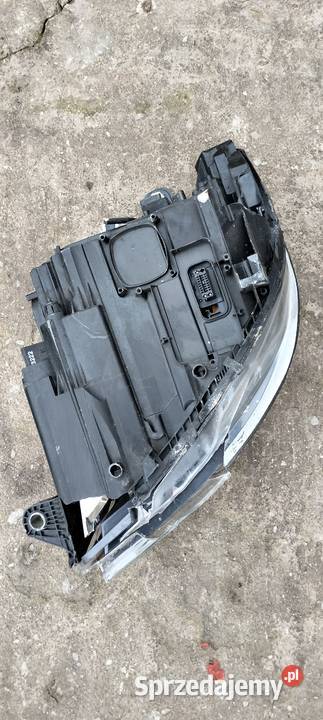 MERCEDES CLS W218 Lampa Prawa A 218 820 22 59 osobowe Poświętne