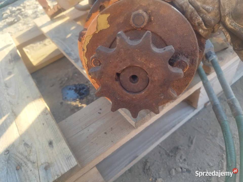 Silnik hydrauliczny z rozdzielaczem ręcznym i Strzyżew